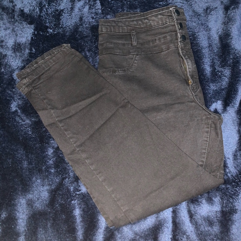 Black skinny jeans (stretchy)